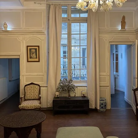 Lägenhet Bourgeois De 100m Carre Au Coeur De